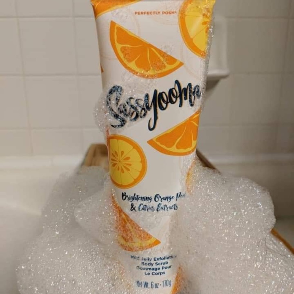 Sassyooma exfoliating shower gel